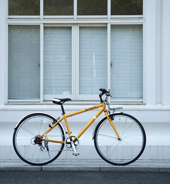窓際に RENAULT(ルノー) 自転車 700C CRB7006 オレンジ 販売価格(税込)27,800円 健康ダイエット スポーツグッズ